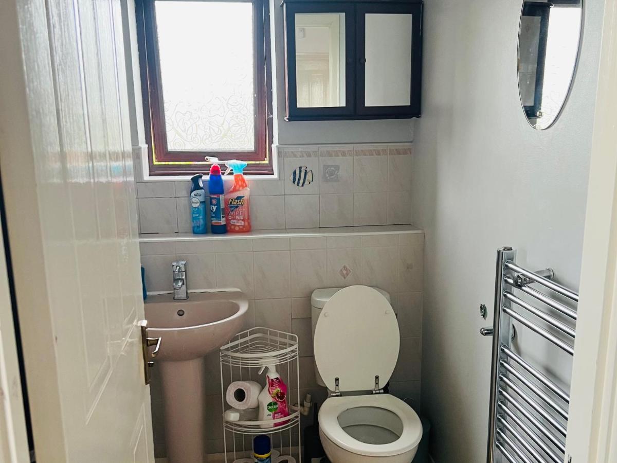 Clove, 3-4 Bed House With Garden, Free Parking, Sleeps 9 In Grays & Chafford Hundred Stifford Ngoại thất bức ảnh