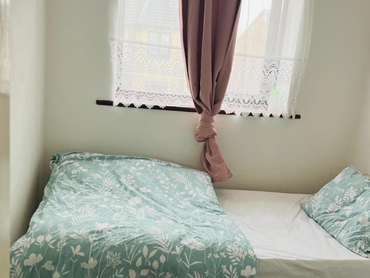 Clove, 3-4 Bed House With Garden, Free Parking, Sleeps 9 In Grays & Chafford Hundred Stifford Ngoại thất bức ảnh