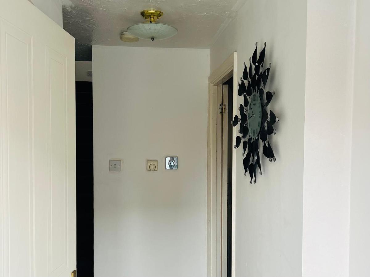 Clove, 3-4 Bed House With Garden, Free Parking, Sleeps 9 In Grays & Chafford Hundred Stifford Ngoại thất bức ảnh