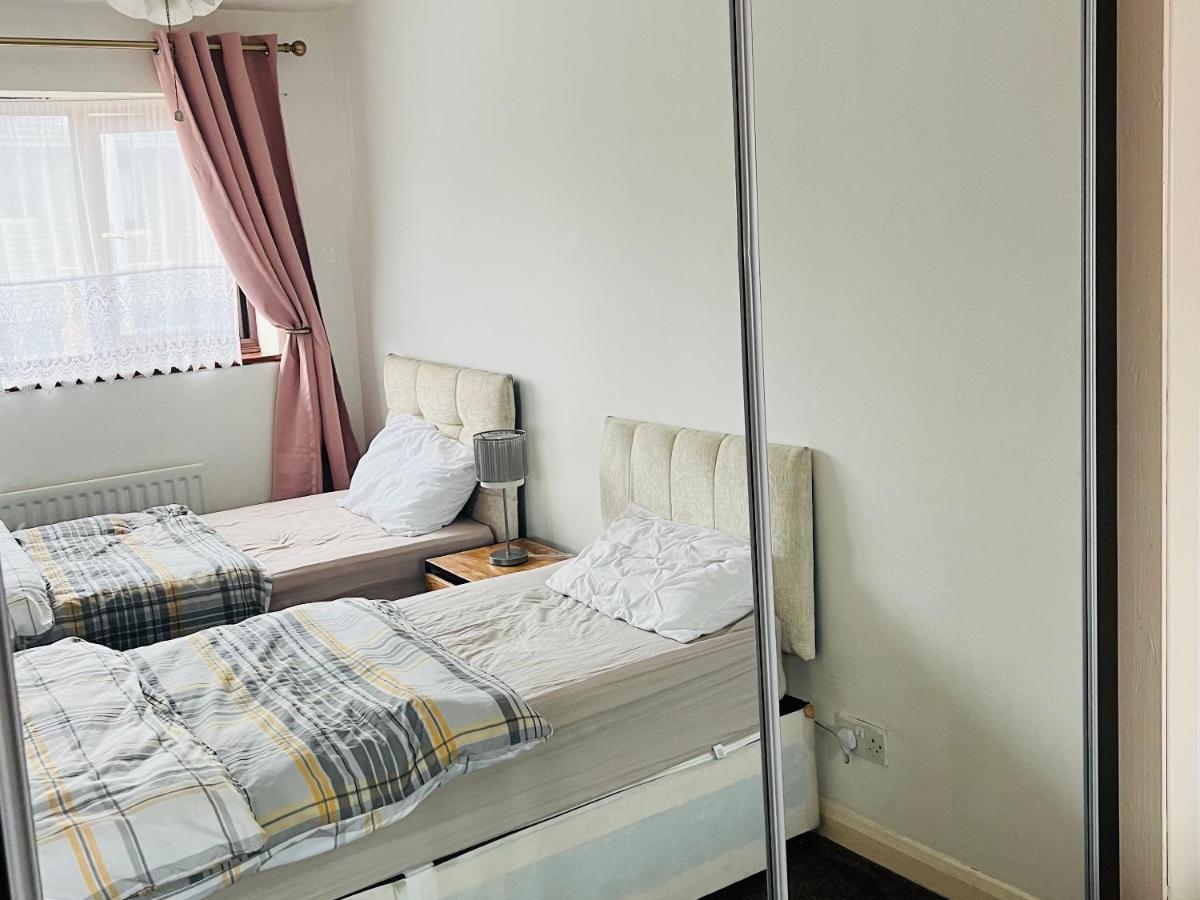 Clove, 3-4 Bed House With Garden, Free Parking, Sleeps 9 In Grays & Chafford Hundred Stifford Ngoại thất bức ảnh