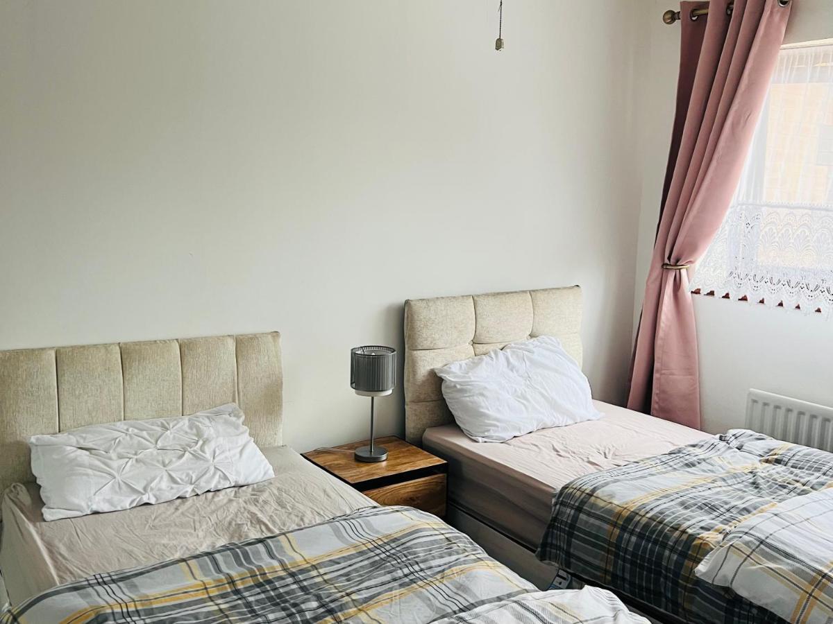 Clove, 3-4 Bed House With Garden, Free Parking, Sleeps 9 In Grays & Chafford Hundred Stifford Ngoại thất bức ảnh