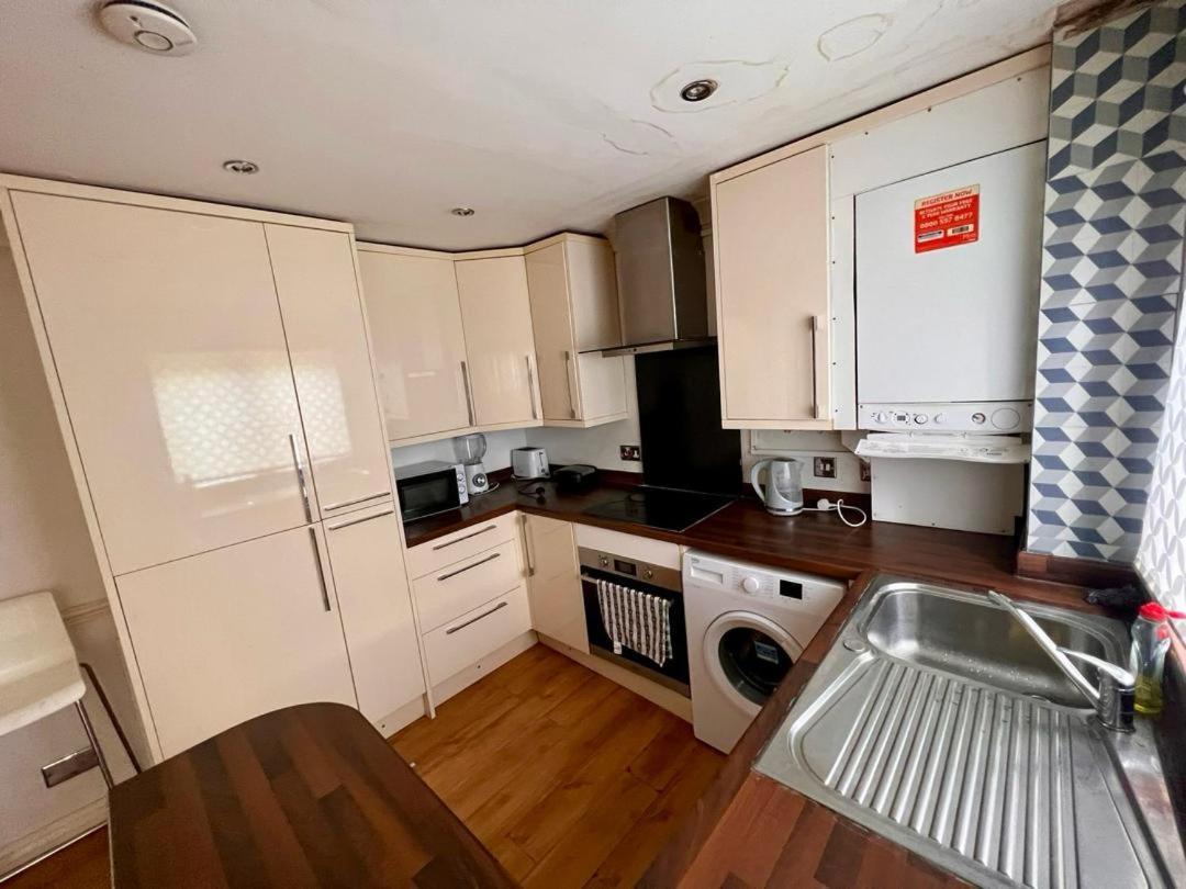 Clove, 3-4 Bed House With Garden, Free Parking, Sleeps 9 In Grays & Chafford Hundred Stifford Ngoại thất bức ảnh